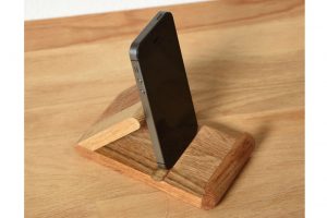 Phone-holder-with-phone